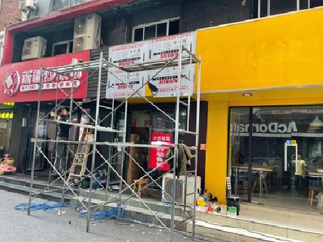 陆川制作广告招牌如何避免它发黄？